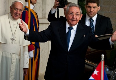 raul-castro-pope-francis