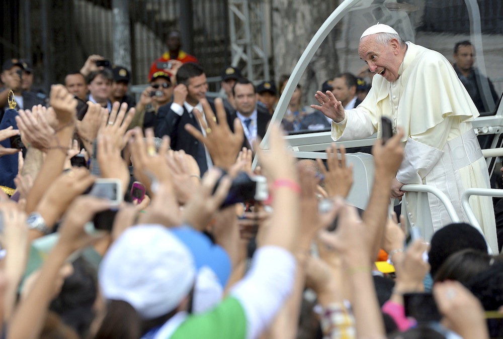 pope-francis-crowd