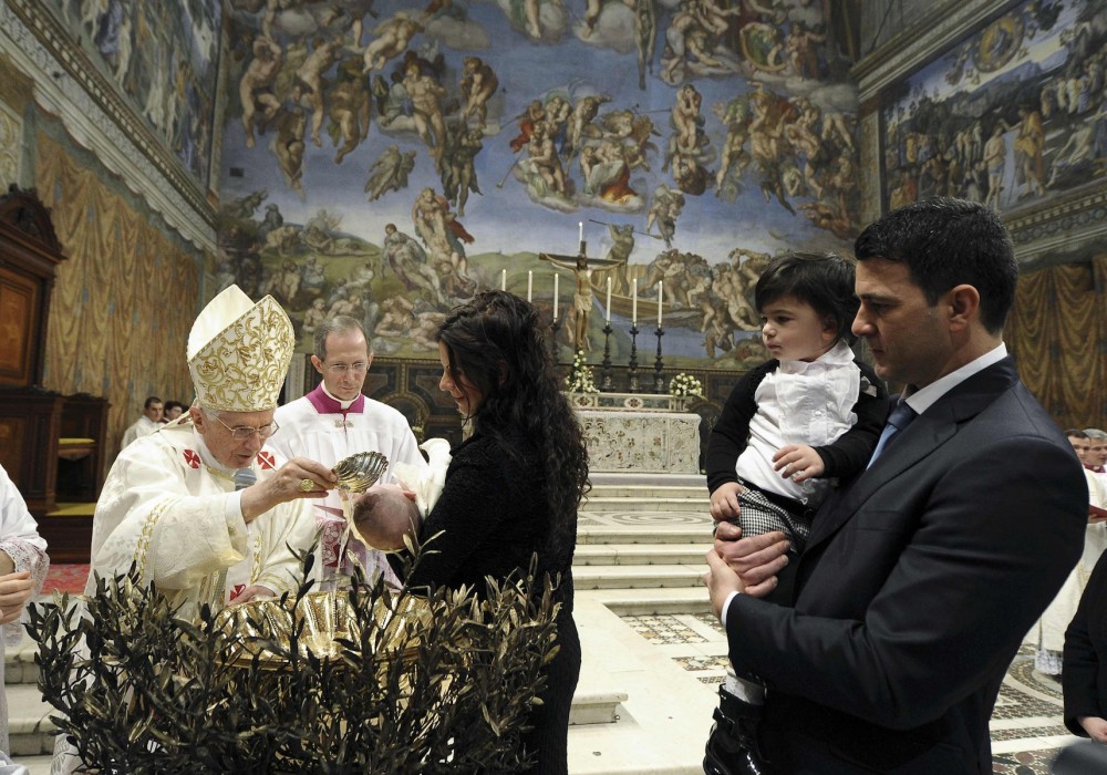 pope-benedict-baptism-sistine-chapel