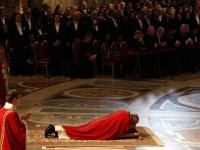 pope-francis-prostrate